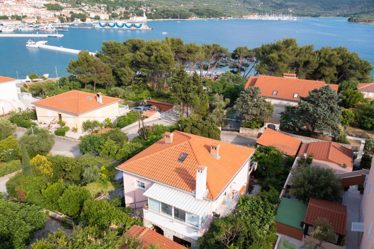 Apartments Bura & Jugo, Cres, Without Stress ภายนอก รูปภาพ